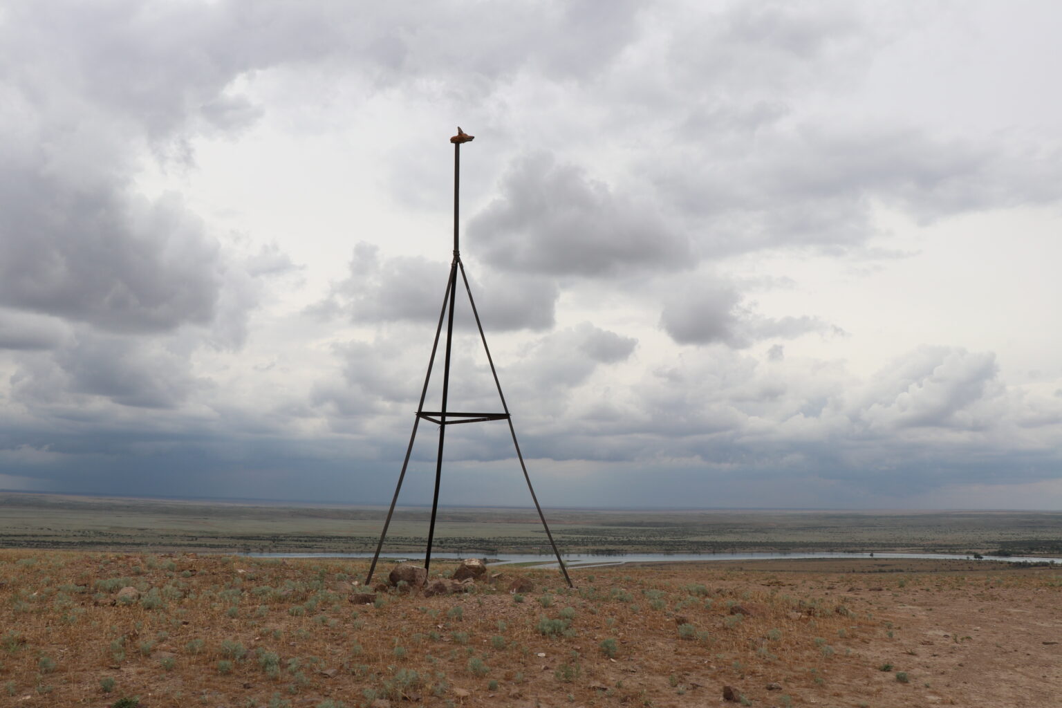 Rashid Nurekeyev, Landmark by the Sun, 2019-2024, installazione site-specific - Courtesy l’artista