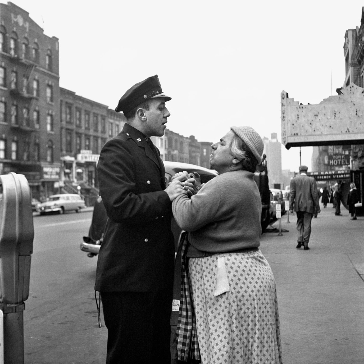 Vivian Maier, Armenian woman fighting on East 86th Street, New York, NY, September 1956, Gelatin silver print, 2012 © Estate of Vivian Maier, Courtesy of Maloof Collection and Howard Greenberg Gallery, NY