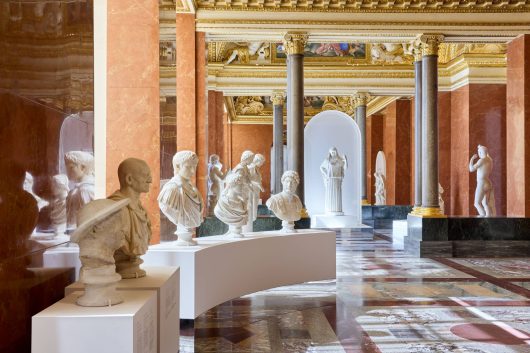 Installation view Capolavori della Collezione Torlonia. Louvre, Parigi. Copyright Fondazione Torlonia Ph Agostino Osio