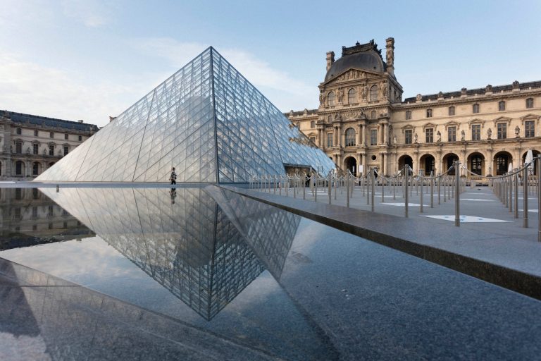 La Pyramide du Louvre © 2021 musée du Louvre _Nicolas Guiraud (1)