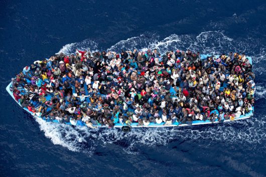 Mar Mediterraneo, Mare Nostrum, barcone con 500 migranti 40 miglia a nord della Libia fotografato da un elicottero della Marina Militare. World Press Photo General News 2015 © Massimo Sestini